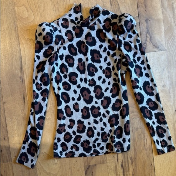 Smythe Leopard Pouf Sleeve Top – Size Medium - Picture 4 of 4
